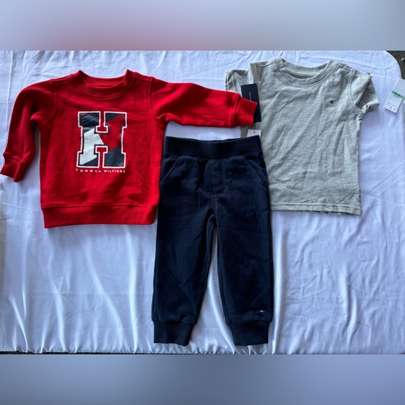 Tommy Hilfiger
3 piece - Picture 1 of 3